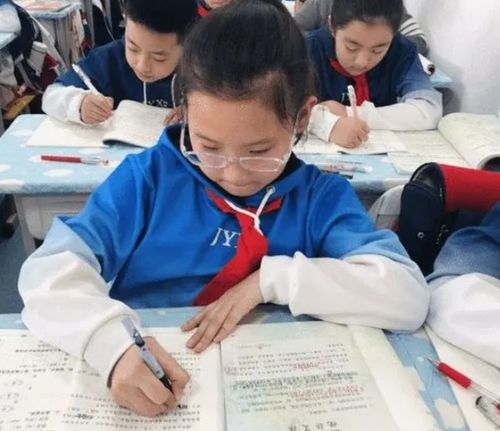 課后服務新政落地9月，教師群體何以憂心忡忡？一文探訪教育者心聲與民生期待